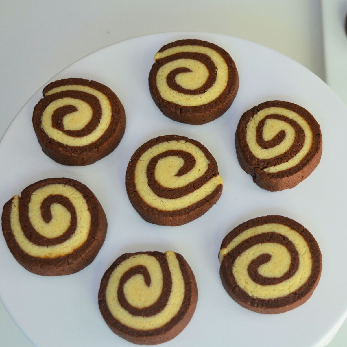 Charming Chocolate Vanilla Swirls: Your Holiday Cookie Guide